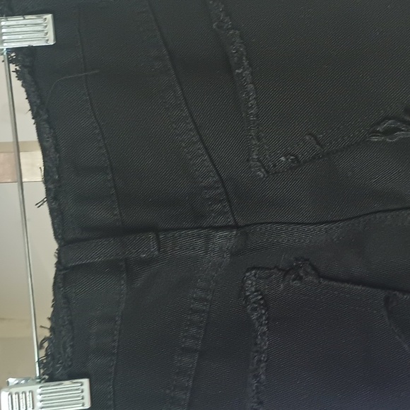 Distressed shorts - Picture 7 of 8